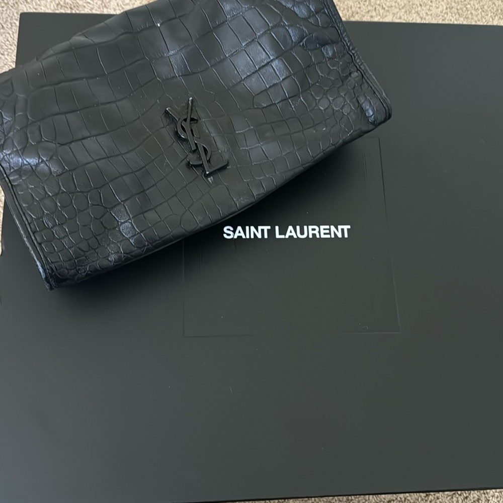 Ysl hobo bag comes with box and duster